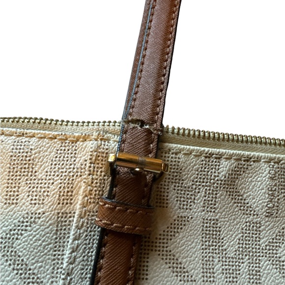 Michael Kors Jet Set Tote - Picture 7 of 7